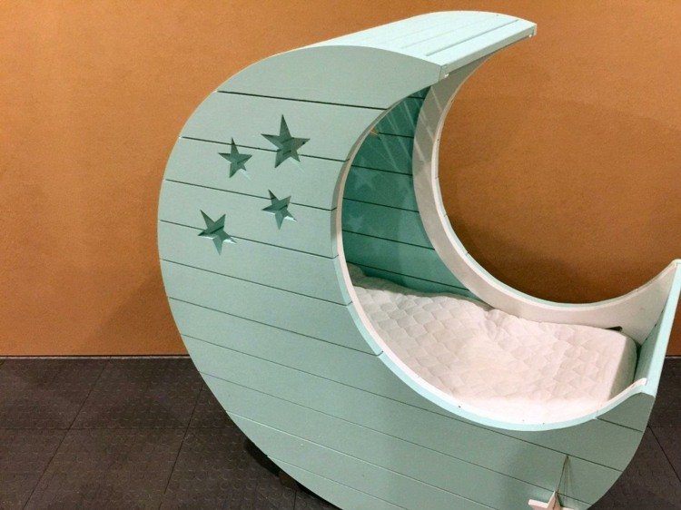design leagăn bebeluș menta-verde-culoare-lemn-mobilier-bebeluș-saltea-confort