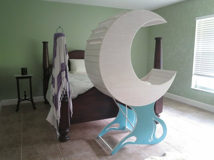 design leagăn bebeluș alb-lemn-jumătate-lună-stand-albastru-deschis dormitor