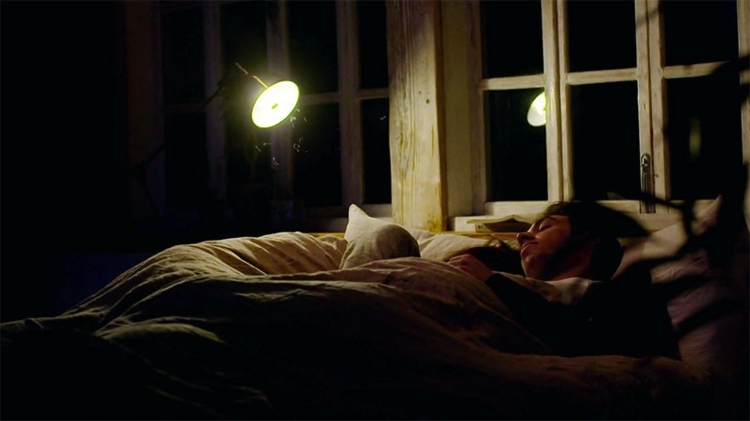 Ascultați muzică înainte de a vă culca cu becul Sony Music bec sonor muzică ascultare tehnologie bluetooth telecomandă