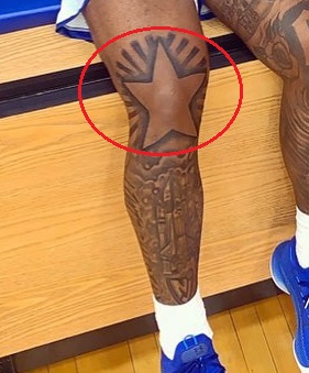 Myles Powell dešinės kojos žvaigždės tatuiruotė