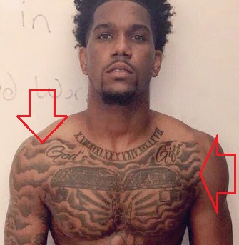 Myles Powell krūtinės tatuiruotė