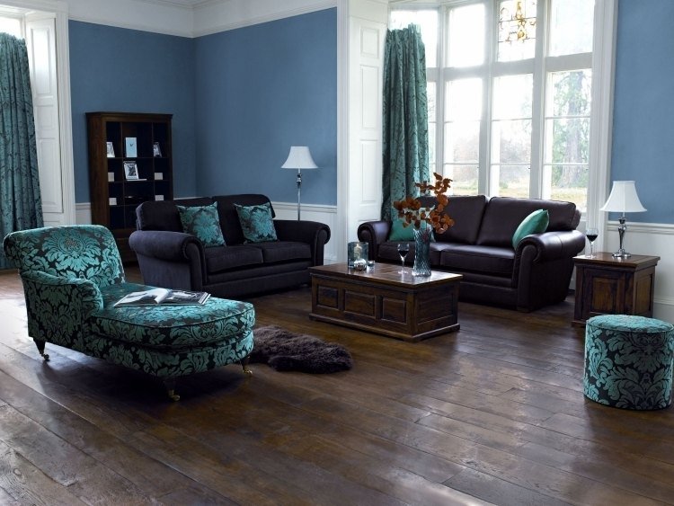 Maro închis se potrivește foarte bine cu turcoazul Feng-Shui-sufragerie-mobilier-albastru-turcoaz-model-hol-podea-vechi-mobilier-antic-lampa-de-citit