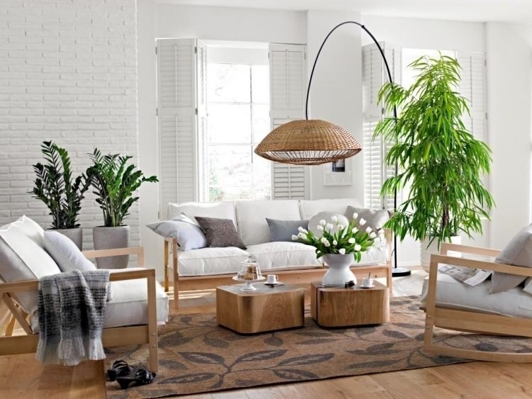 Canapea și fotoliu cu bază din lemn și tapițerie din țesătură de in feng-shui-living-mobilier-de-alb-lemn-canapea-fotoliu-lampa-plante-ferestre-luminoase