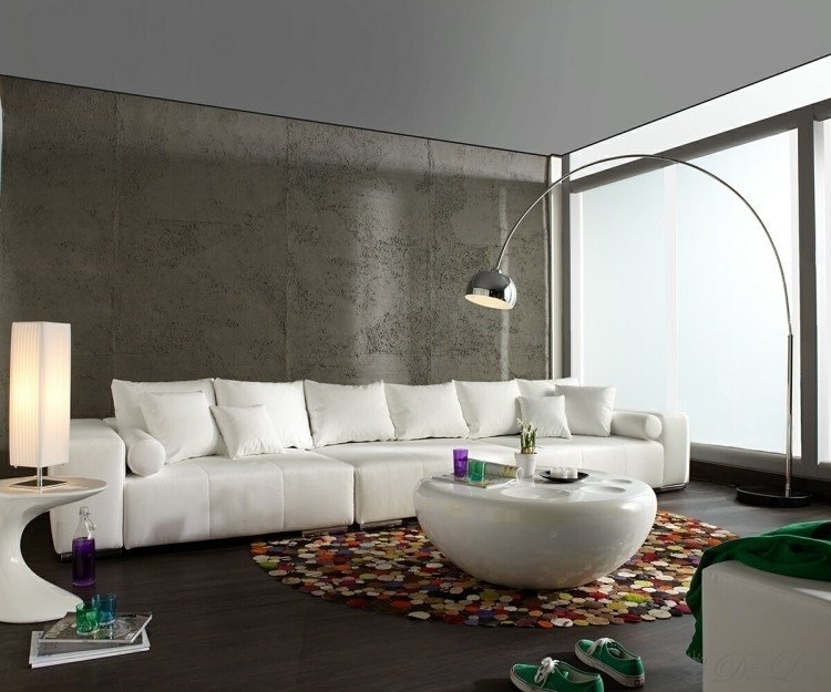diferite surse de lumină oferă varietate feng-shui-living-mobilier-alb-masă-de-cafea-mare-luciu-lucios-covor-rotund-colorat-lampă-modernă
