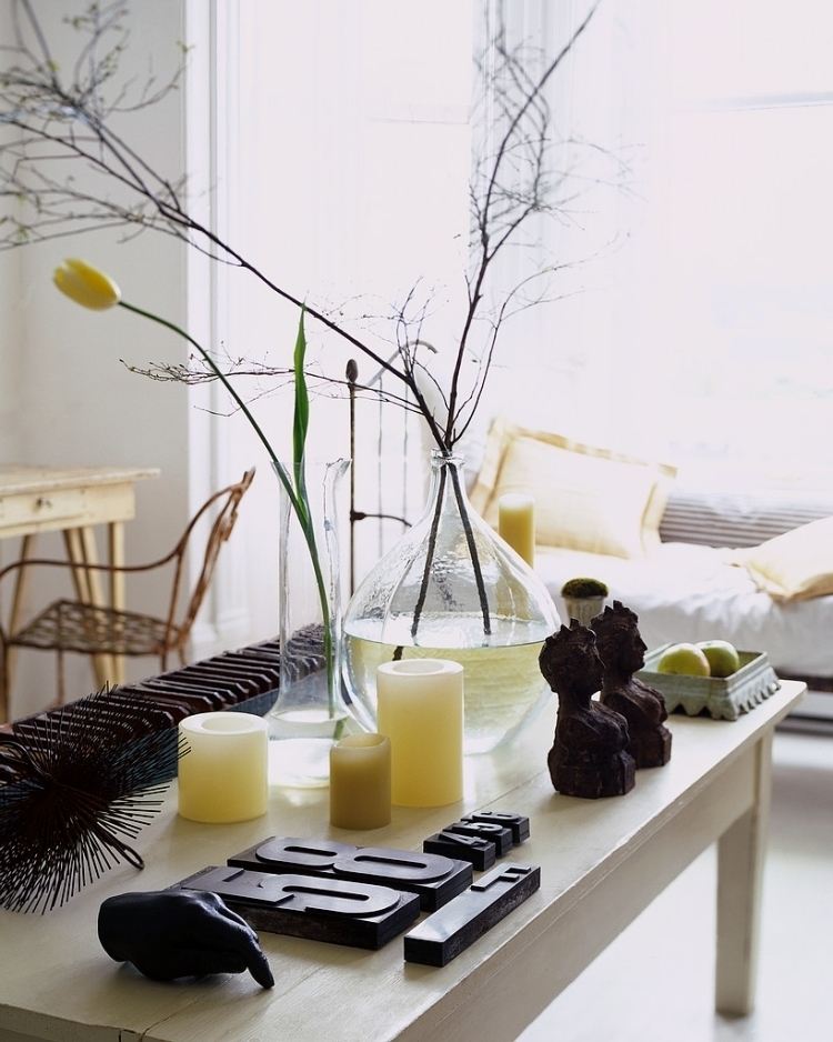 Decorarea în culori calde plăcute este întotdeauna plăcută feng-shui-living-mobilier-deco-lumanari-vaza-flori-masuta-de-cafea
