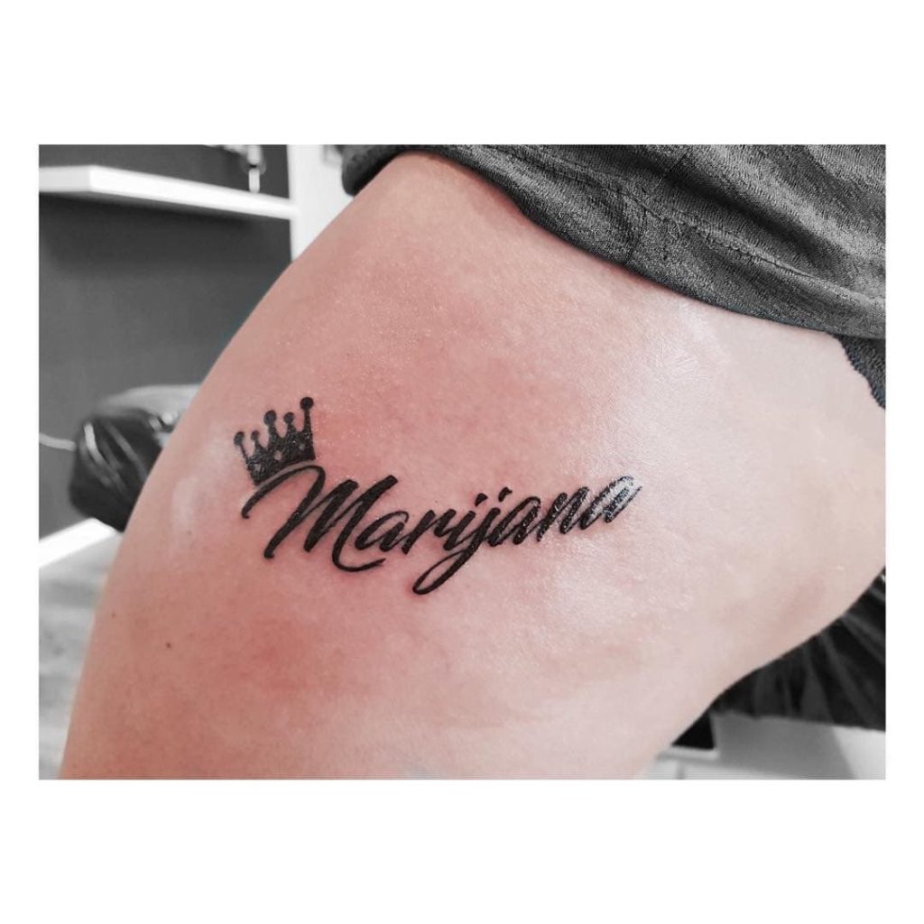 Nom Couronne Tatouage sur la jambe pour les femmes