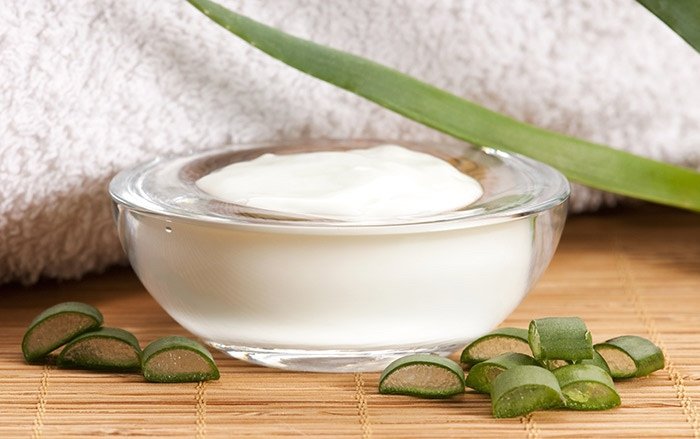 Faceți-vă propria cremă de piele cu aloe vera