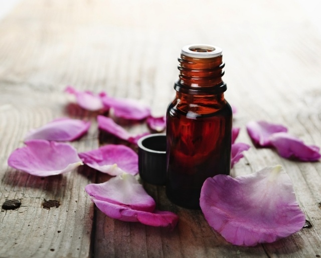 Curățarea gospodăriei ulei esențial flori violet sticlă mică deschisă ulei esențial flori mov sticlă mică deschisă efectiv curăță