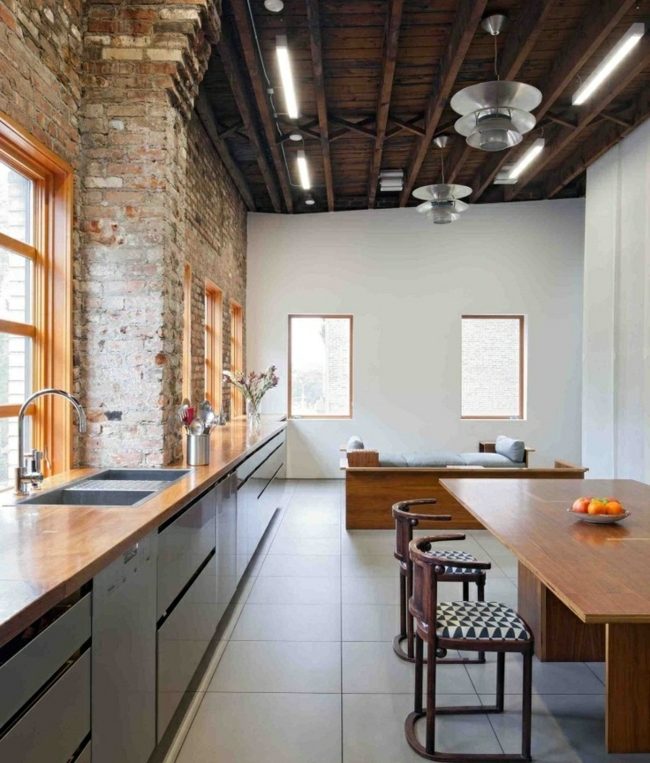 Bucătărie perete de cărămidă apartament interior ferestre mari bucătărie îngustă perete interior cărămidă apartament