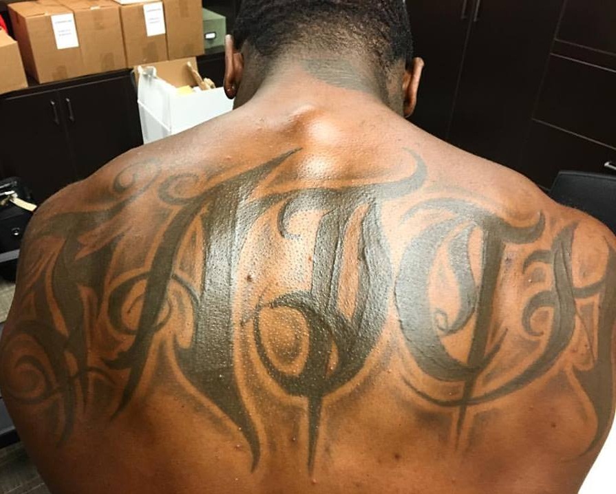 Navarro Bowmano nugaros tatuiruotė