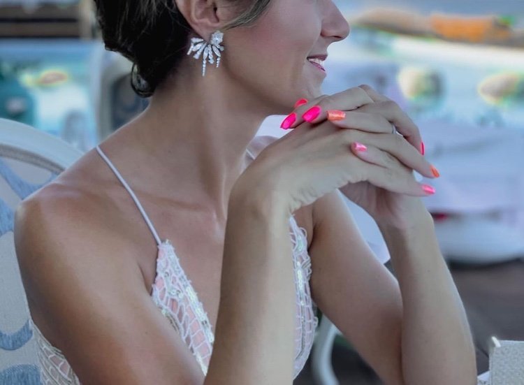 Unghiile neon sunt tendința verii 2021