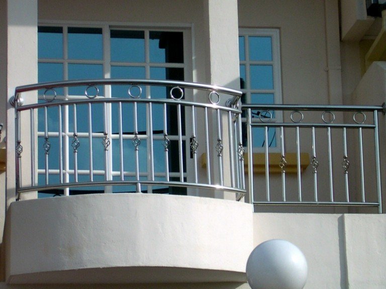 Balustradă din oțel pentru un aspect modern balustrada pentru terasa otel idee argintie design modern balcon