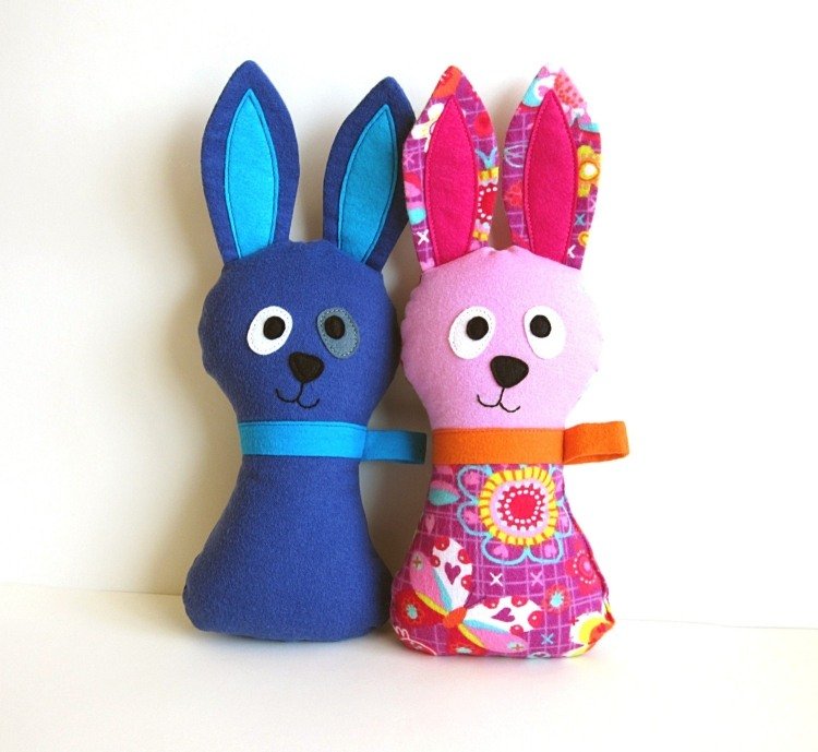 iepurași drăguți din țesătură colorată cu ochi Cusut de Paște-copii-tineri-iepuri-țesături-dulci-ochi-colorate
