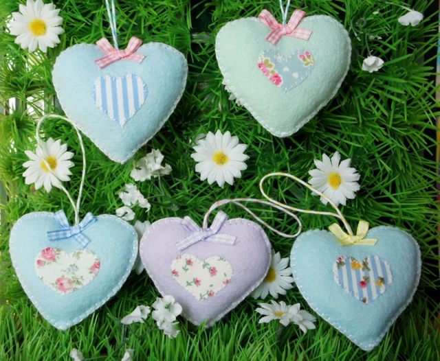 ornamente drăguțe inimi țesături culori pastelate Inimi culori pastelate podoabe de țesături Paști