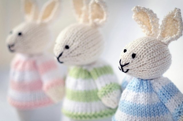 Încălzitoarele de ouă de iepuraș de Paște tricotează o idee drăguță Încălzitoarele de ouă tricotează ideea drăguță copii originale