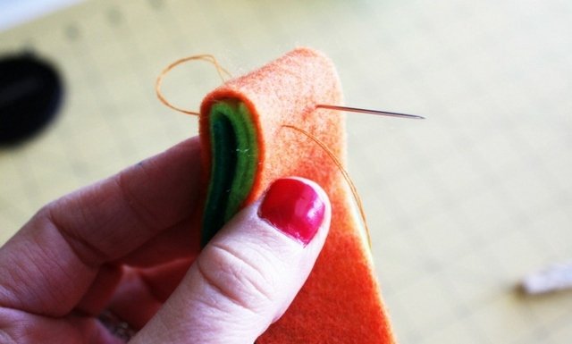 Detalii de pâslă morcov idei tutoriale Paște Idei tutoriale morcovi Paste 2014 pasul 2