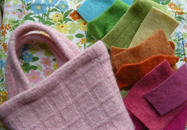 Geanta drăguță din pânză de pâslă flori frunze de copac Flori de pâslă atașează frunze de copac Pasul 5