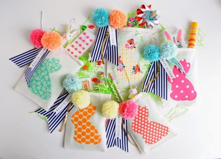 frumoase pungi cadou cu iepurași și pompon colorate Cusut de Paște -copii-tricotaje-pungi-cadouri-iepurași-poponi