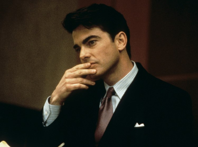 nu atingeți gura cu mâinile