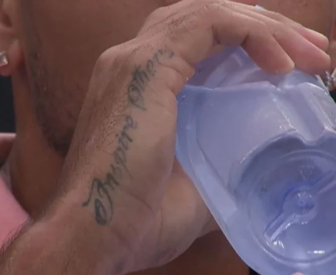 Nick Inspire Les Autres Tatouage