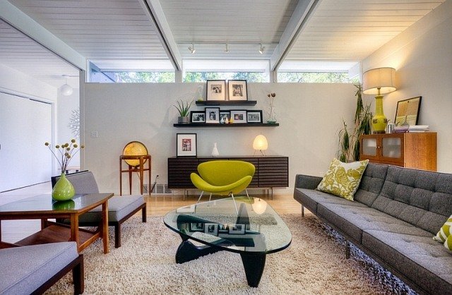 Tavan alb, design de mobilier bine luminat într-un aspect modern de la mijlocul secolului Tavan-bine iluminat-strălucitor-decor-modern-mijlocul secolului