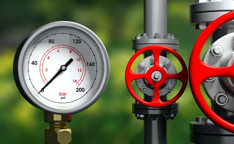 Măsurați presiunea scăzută a apei în casă cu un manometru