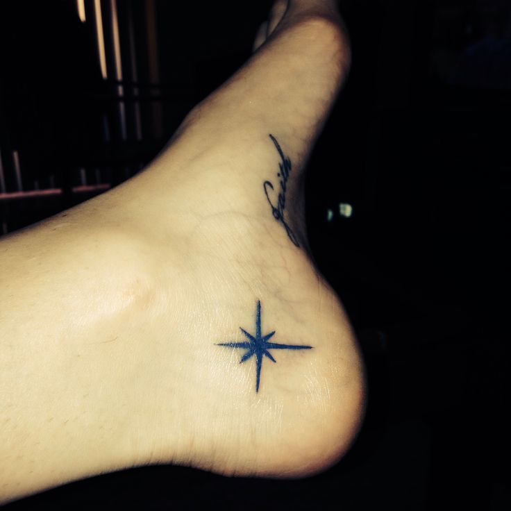 Nautical Star Tattoo a pé para homens