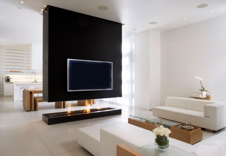 șemineu decorativ deschis ca punct focal al camerei Șemineu deschis negru-alb-canapele-masă de cafea-gresie-modern-minimalist
