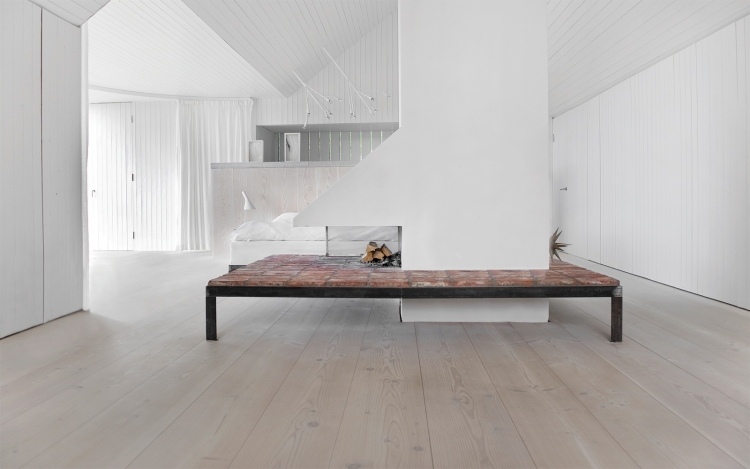 spațiu de locuit alb în stil scandinav șemineu-deschis-modern-minimalist-design-alb-podea-central-scaun-ceramică