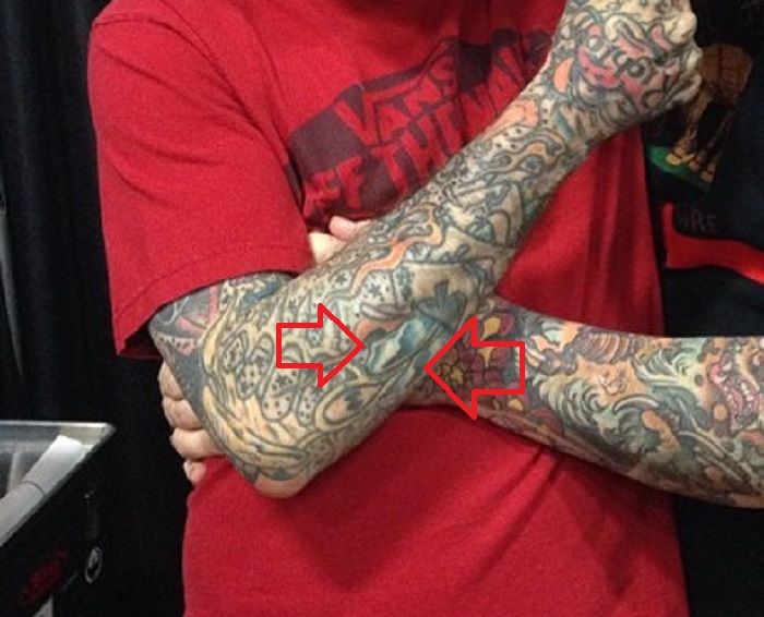 Bras de tatouage d'Oliver Peck