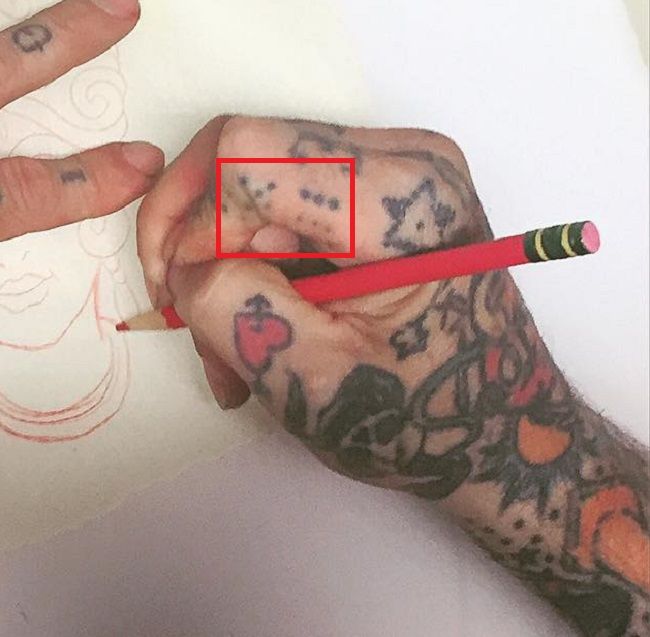 tatouage main droite-oliver peck