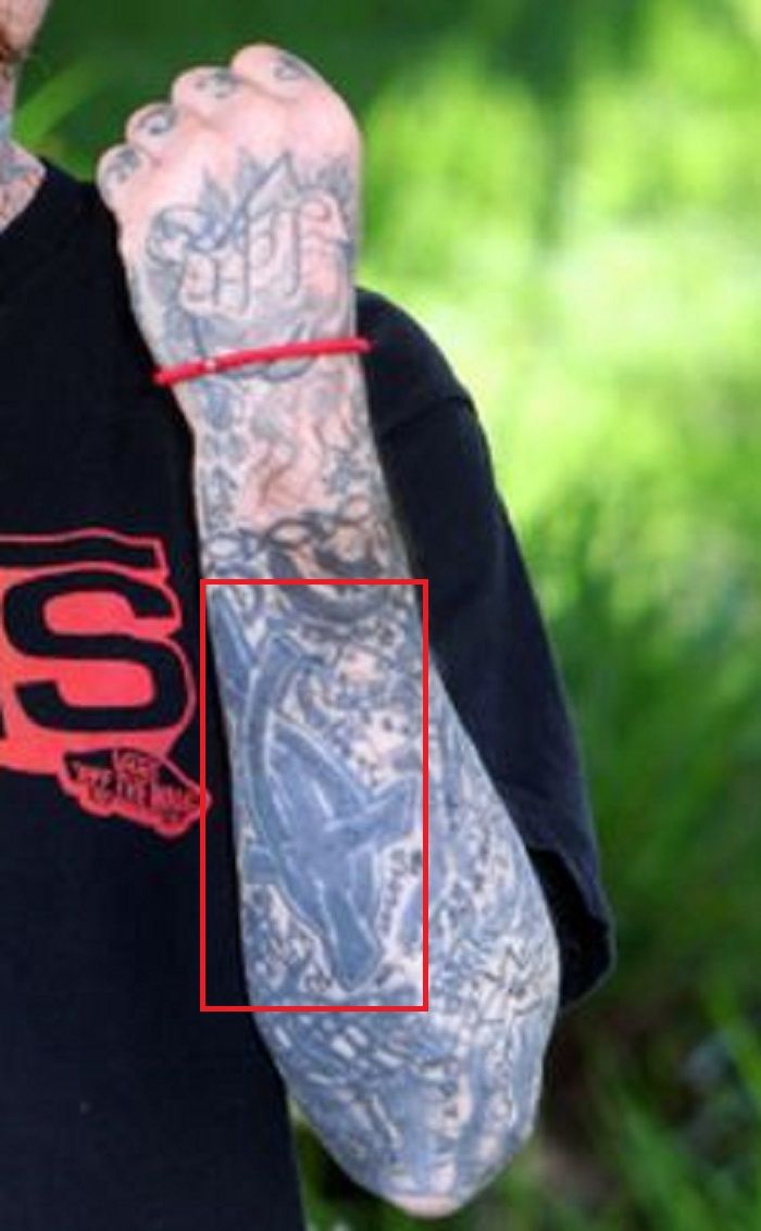 Tatouage de l'avant-bras gauche d'Oliver Peck