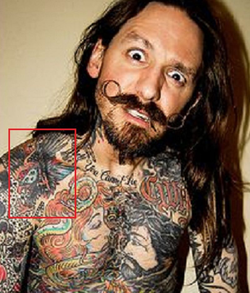 tatouage d'aigle oliver peck