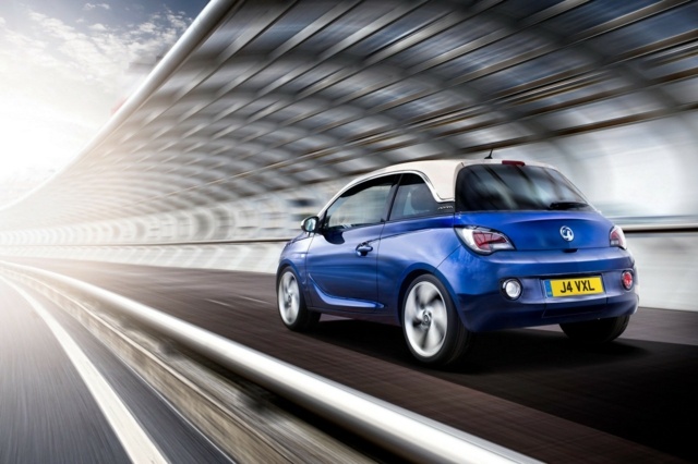 Opel Adam - Acoperișul alb se remarcă de restul Opel Adam albastru acoperiș auto mic detașabil