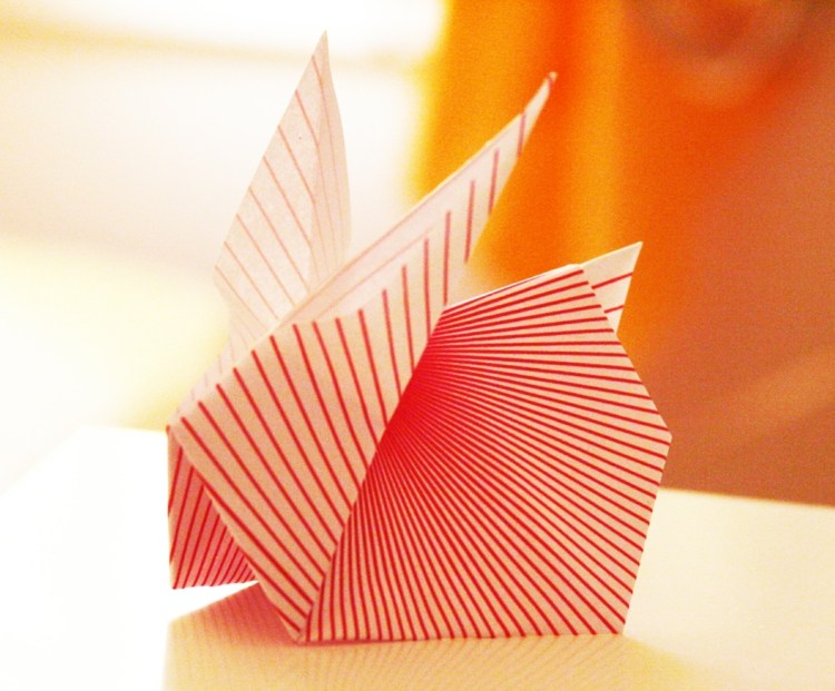 Iepure de hârtie cu dungi iepuraș origami iepuraș origami dungă roșie idee drăguț