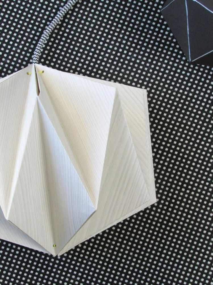 Lampă origami finisată lampă-origami hârtie abajur de masă puncte alb-negru