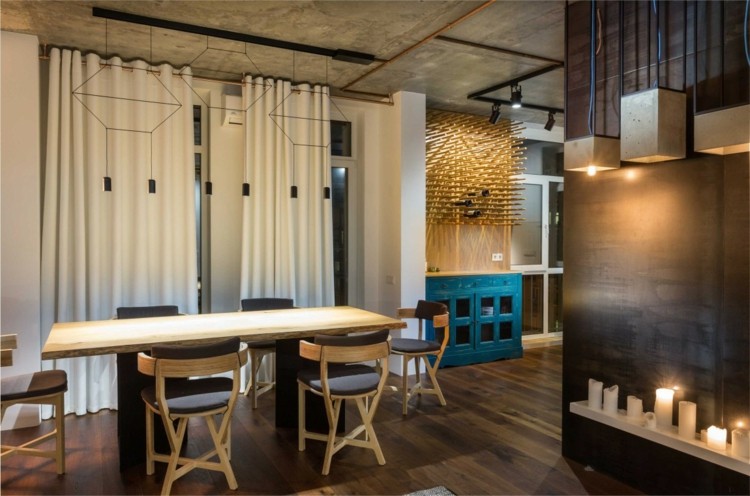 Designul raftului de vin se potrivește minunat cu comoda cu aspect oriental idei rafturi vin design sufragerie design perdele albe