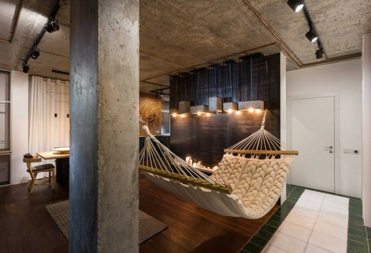 Ideea pentru o zonă de relaxare confortabilă cu un hamac vin rafinat proiectare idei apartament design parchet modern