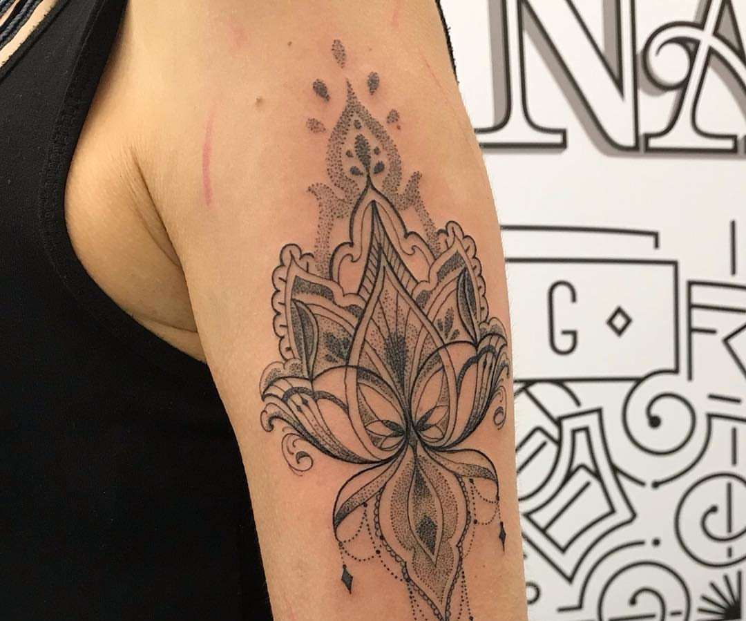 Mandala tatuaj design femeie tatuaj dureri umăr îngrijire tatuaj
