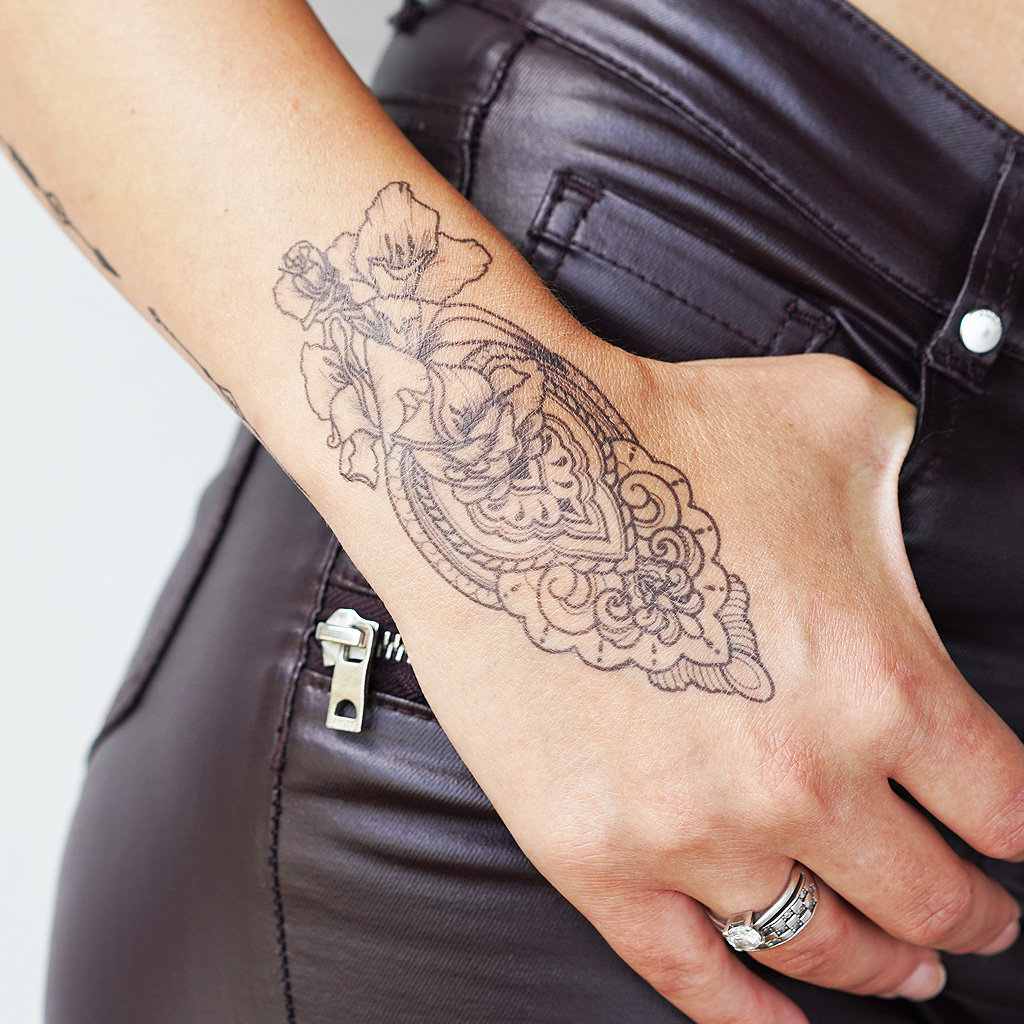 Ornament tatuaj flori design tatuaj însemnând tatuaj femeie idei mici