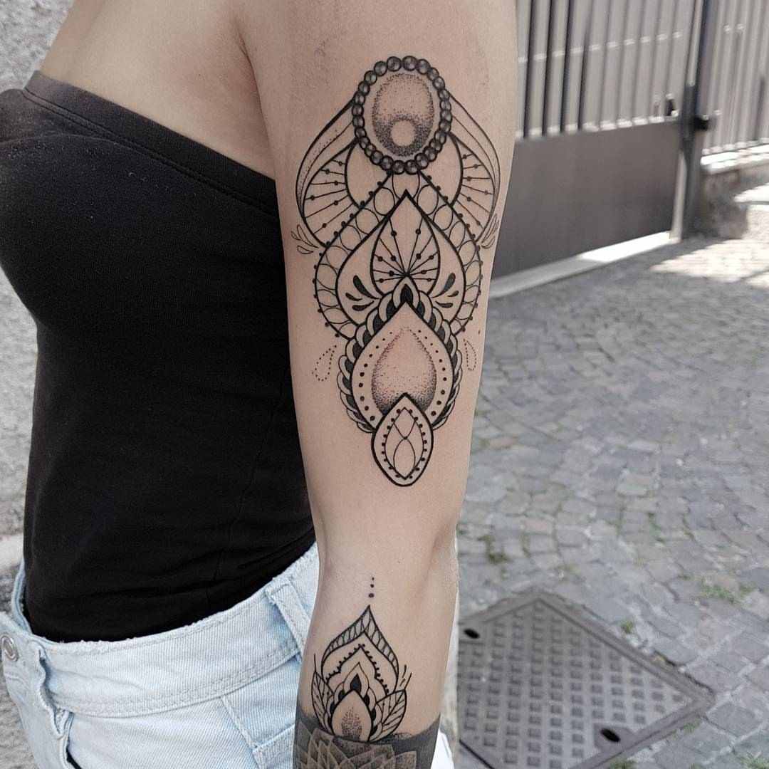 Tatuaj pe umăr femei tatuaj idei motive tatuaj tendințe