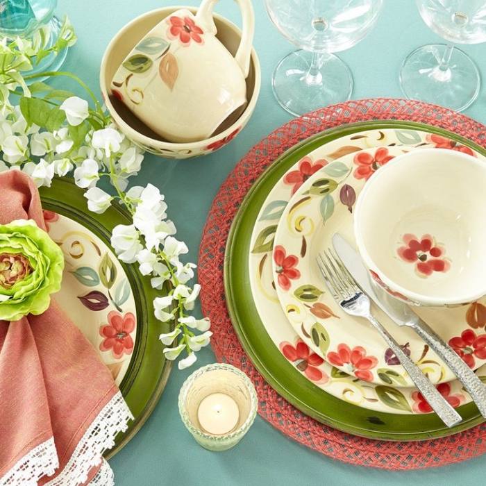 Decor de Paște 2015 idei de decorare set de ceai și vase cu decorațiuni de fluturi și flori Paște-2015-idei-de-decorare-vase-de-ceai-farfurii-cu-modele-de-flori-de-tendril