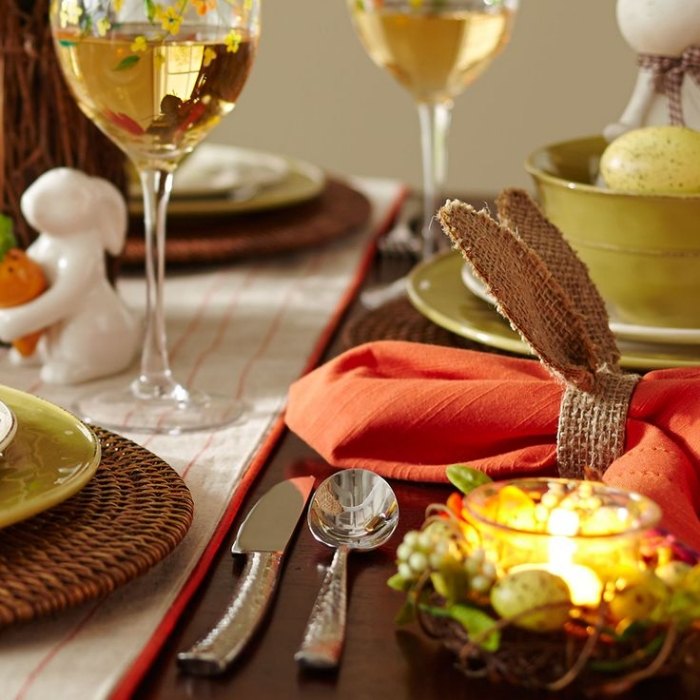 Decorare atmosferică pentru brunch-ul de Paște la lumina lumânărilor Paște-2015-idei-de-decor-festive-masă-șervețel-inele-urechi de iepure