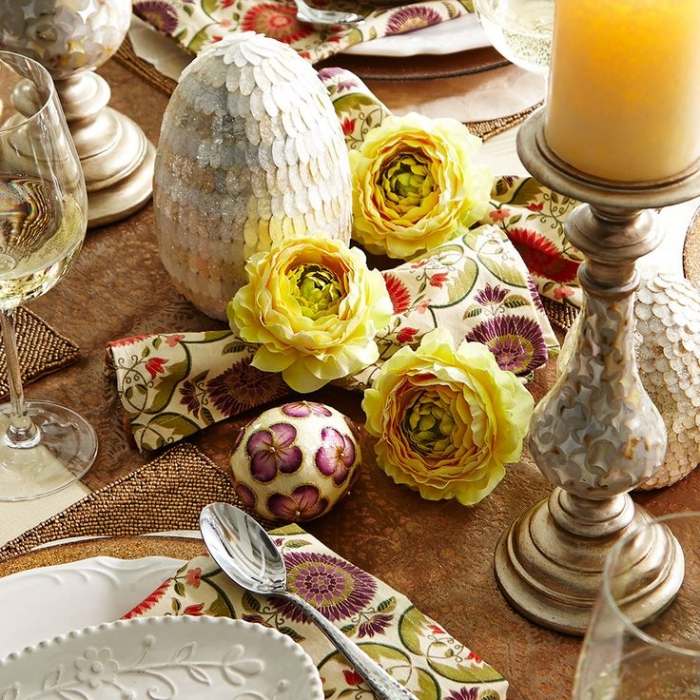 elaborează decorațiuni de masă cu șervețele de pânză și sfeșnice elaborate-Osterdeko-2015-Dekoideen-Tafel-Schmuck-Plastic-Eggs