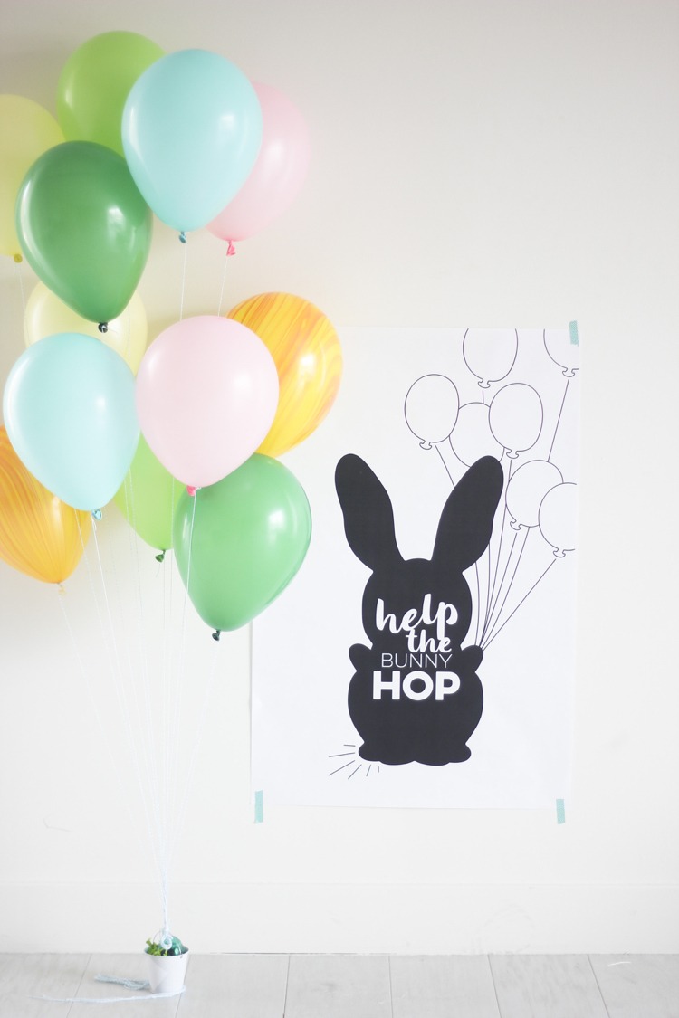 baloane de tineri decorare de Paști iepuraș jucând baloane