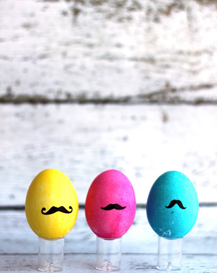 Idei-de-colorat-ouă-de-Paște-decorare-de-Paști-hipster-mustață-decorare