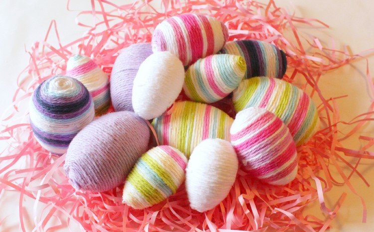 Înfășurați ouăle de Paște cu fir colorat Ouă de Paște-decorați-vă-înfășurați-firele-colorate