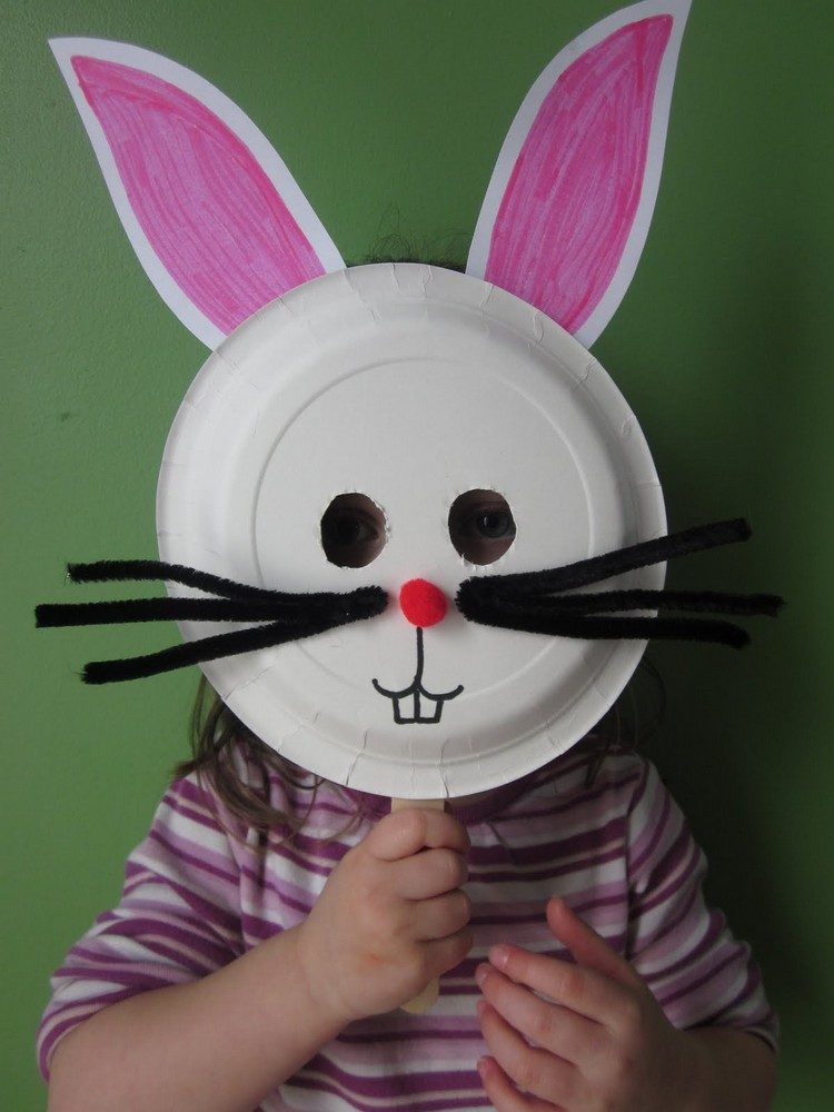 Faceți mască de iepuraș de Paște dintr-o farfurie de hârtie Easter Bunny-tinker-paper-bunny-mask-paper-plate-plate-pipe-cleaner-kids