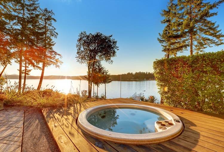 Terasă cu jacuzzi în aer liber, spa-wellness încorporat