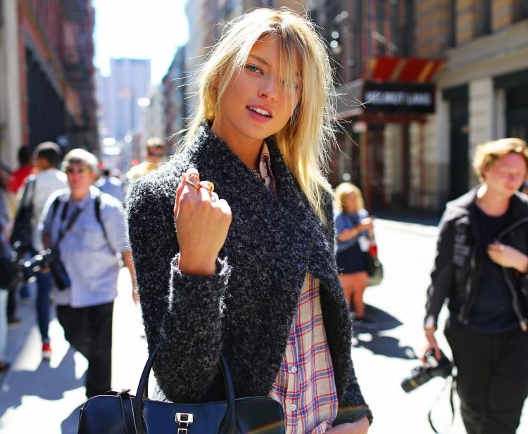 Modă street style cu cardigane toamna idei de ținute-cardigane-oversize-melange-negru-antracit-stil-stree